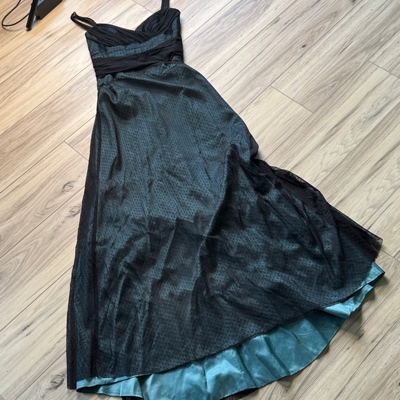 Elegant Black and Teal Dress - Picture 5 of 13